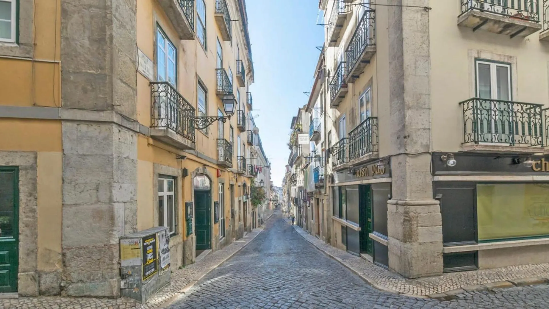 Room In Apartment - 4Lisbon Downtown Private Bedroom City View 게스트하우스 리스본