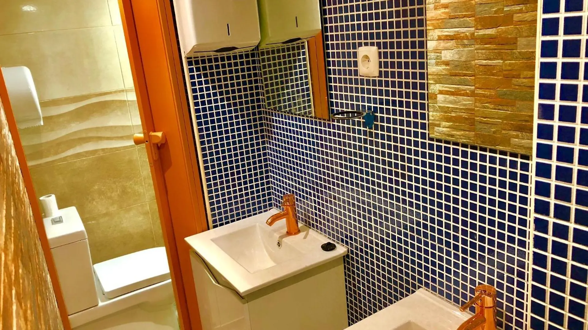 Penzion Room In Apartment - 4Lisbon Downtown Private Bedroom City View